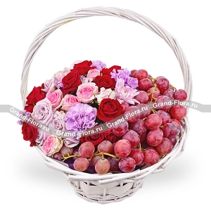 Мерси - корзина с красными розами и виноградом Мерси - корзина с красными розами и виноградом